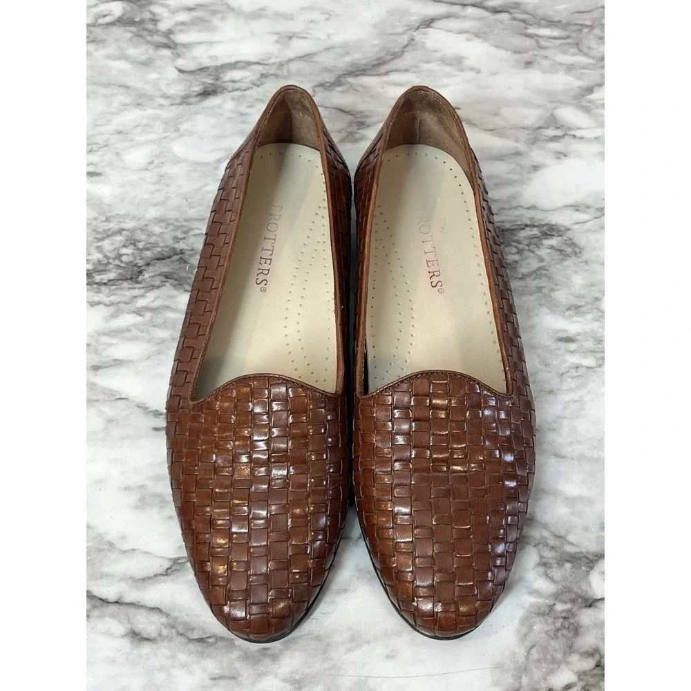 Trotters Liz Flat Brown Woven Leather Loafers Womens Size 9M Almond Toe Retro